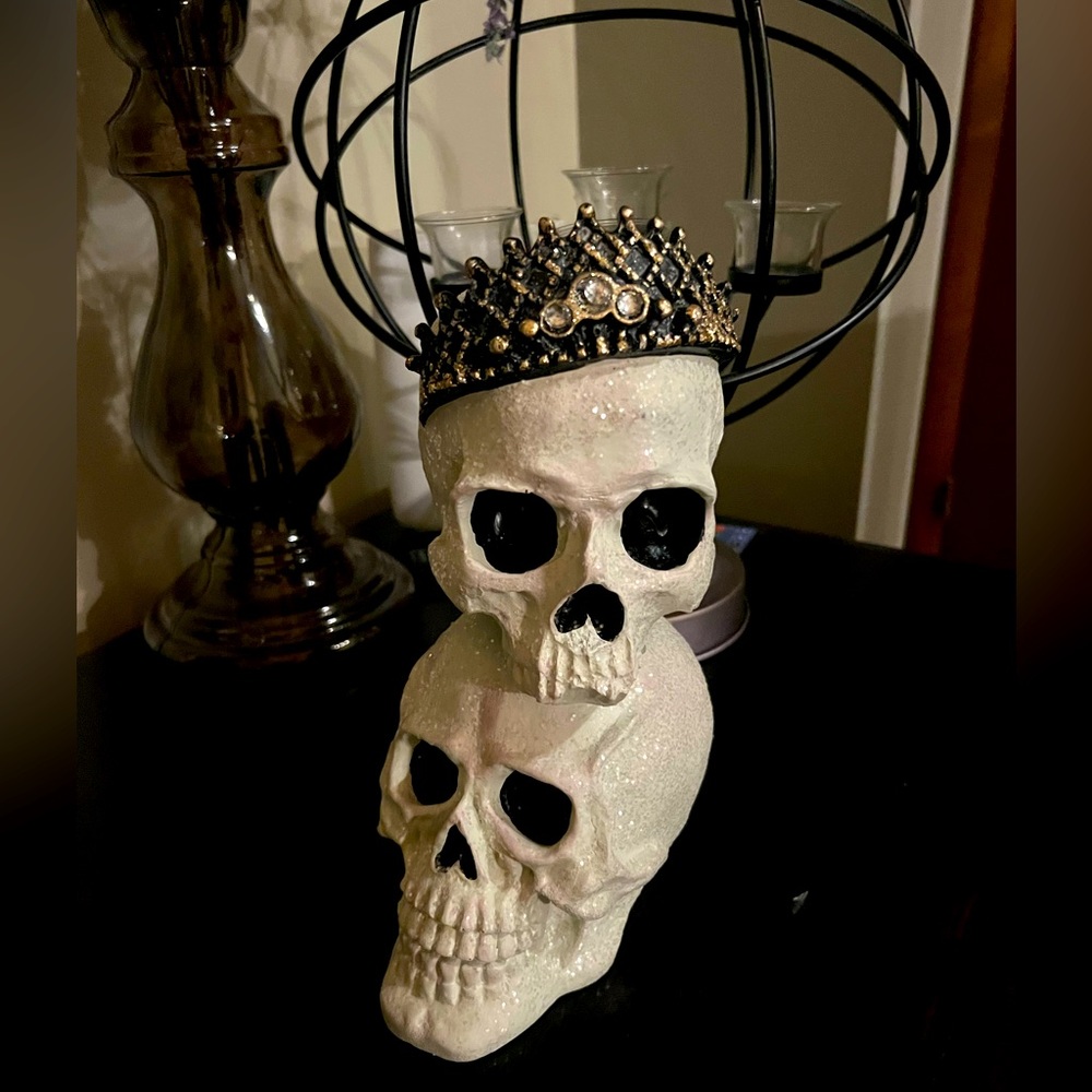 Pretty Scary Scull Halloween Decor